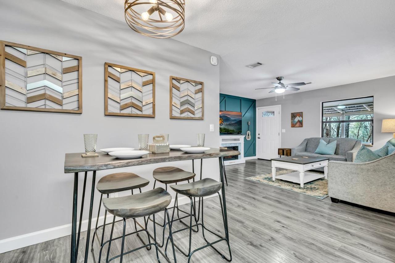 The Cozy Cove, Hot Tub, Wifi, 1089 Free Tickets Each Paid Day, Dollywood And More Sevierville Exterior foto